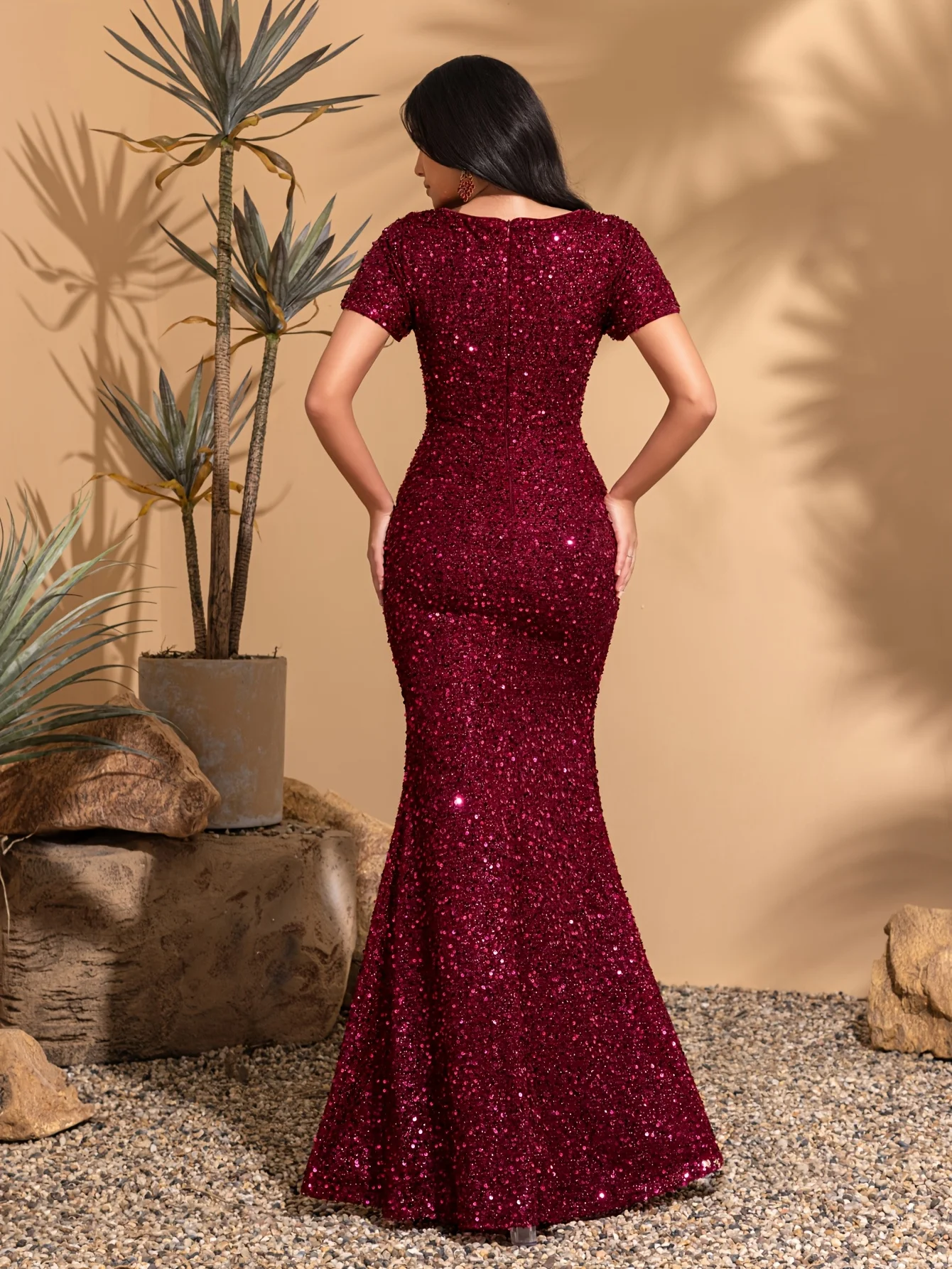 Sequined short-sleeved square neck hip-hugging wedding dress, classic retro style, elegant and chic dress - Image 2